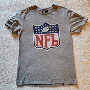 Men's Medium Heather Gray NFL logo tee t-shirt football
